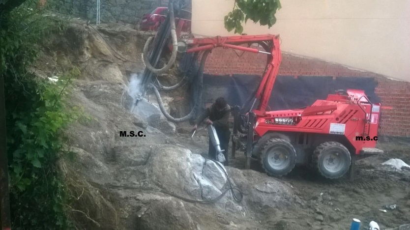 demoliciÃ³n de piedras en parcelas para sotanos